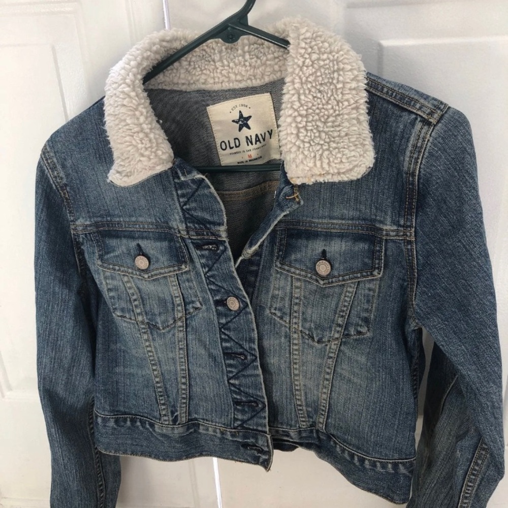 Old Navy jean jacket w/ sheepskin type collar sz M